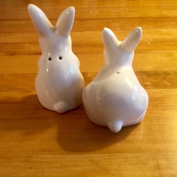 Adorable bunny salt and pepper shakers - Picture 2 of 3